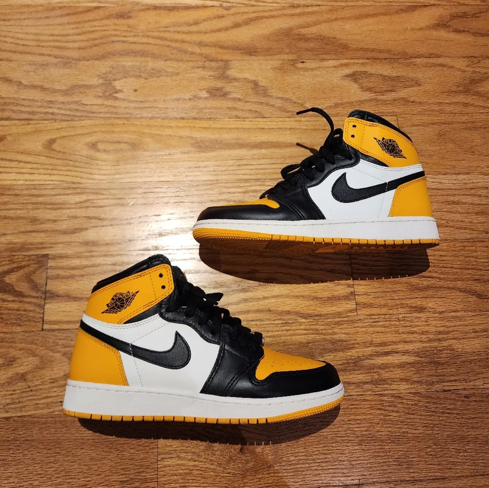 Kids Jordan Retro High 1 Sneakers - Picture 5 of 6